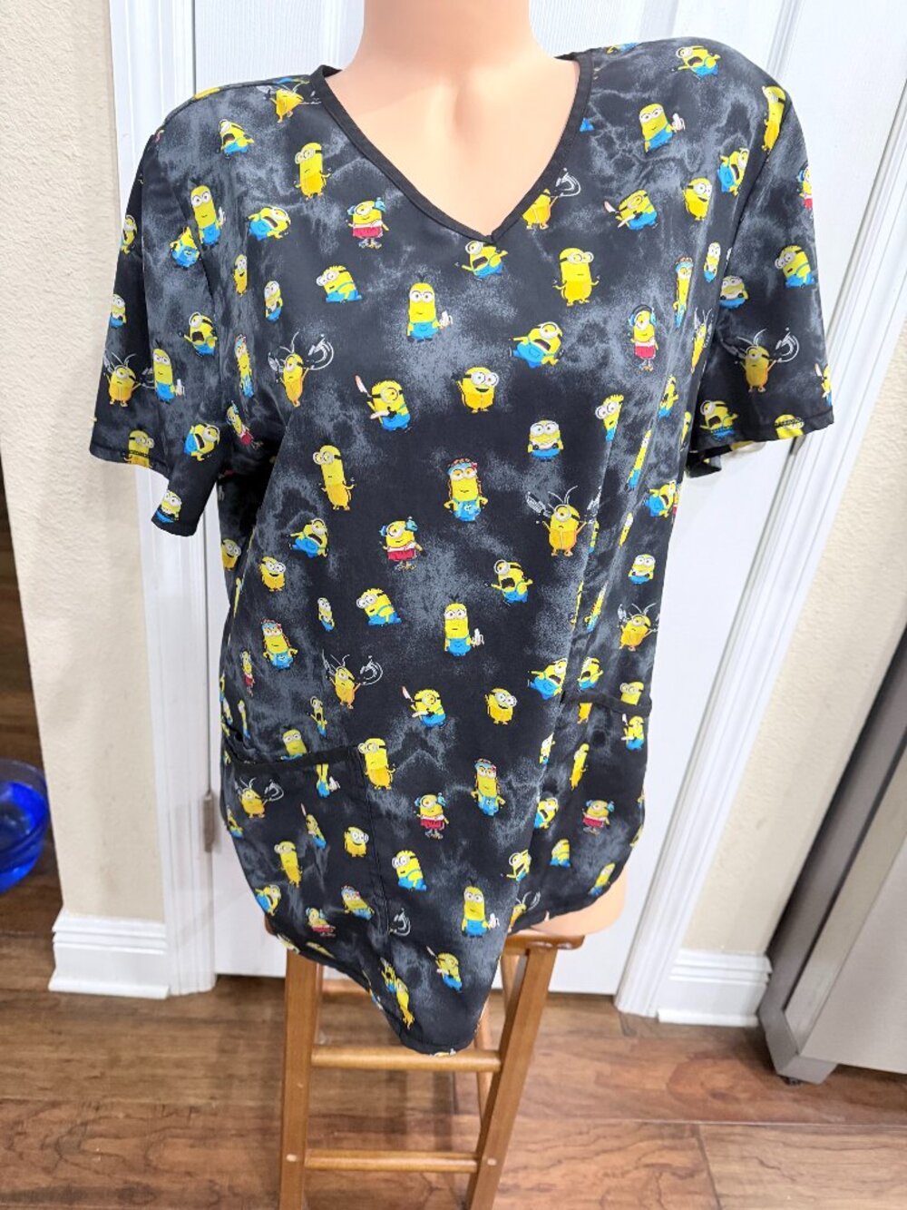 Minions Rise of Gru Scrub Top Large Black Stretch V Neck Character